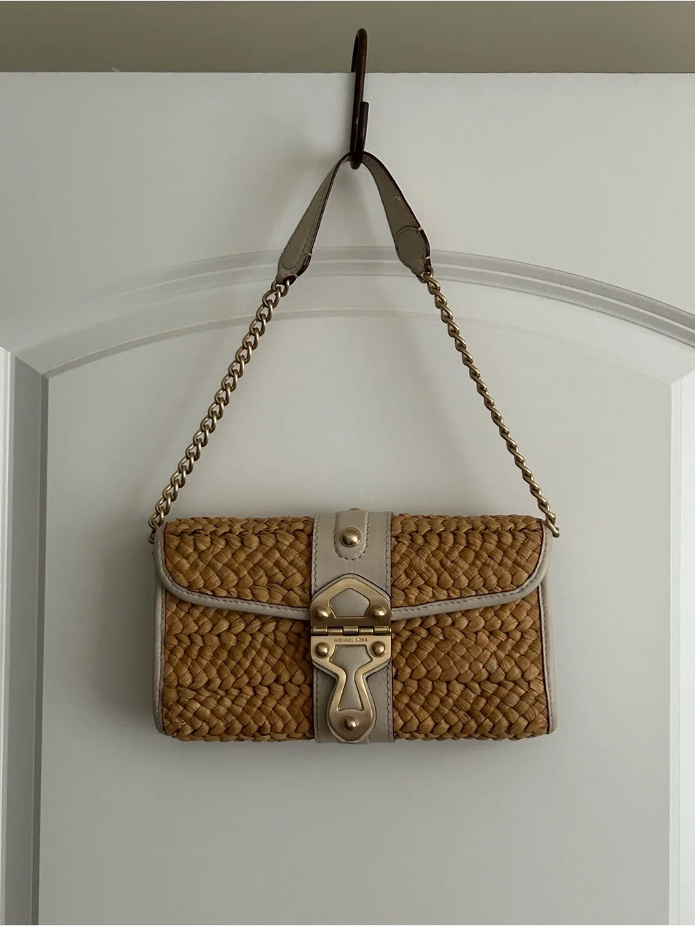 NWOT Micheal Kors Woven Straw Santori Small Shoulder Bag with Gold Chain - Tan